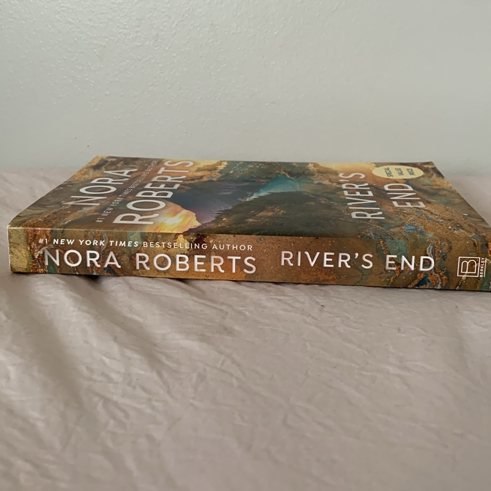 Nora Roberts River’s End - Picture 5 of 7